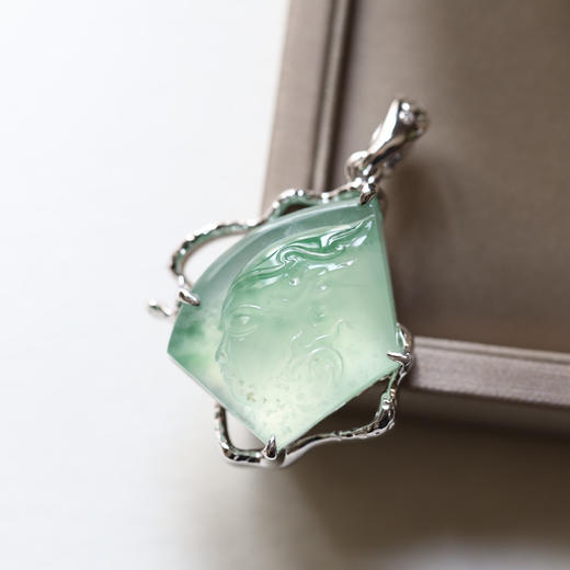 高冰种阳绿俏色佛在我心18k白金钻石镶嵌 商品图1