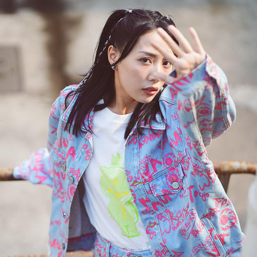 Mishka大眼球潮牌2022春夏新品 字母满印印花牛仔夹克外套男女M21100527M  商品图1