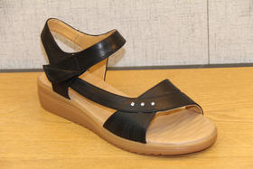 豪行女鞋夏新款21258032百搭坡跟一字带中跟皮凉鞋舒适软底妈妈鞋 专柜正品