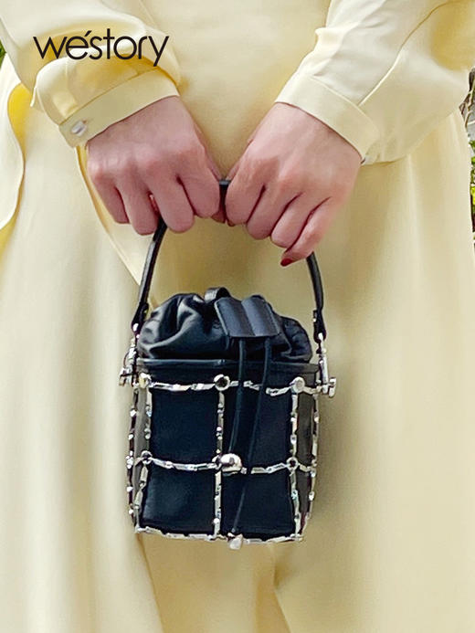 westory2022新款单肩斜挎黑色气质水桶立体包W32BA6142101W 商品图3