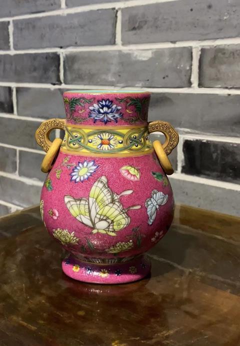 阳士琦:乾隆瓷胎洋彩锦上添花喜相逢双环腰圆瓶 商品图0