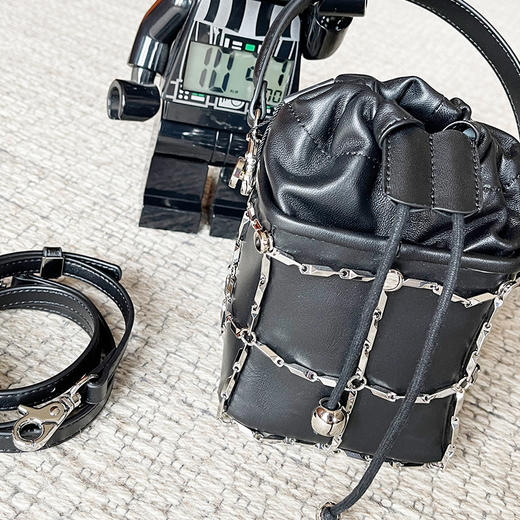 westory2022新款单肩斜挎黑色气质水桶立体包W32BA6142101W 商品图0