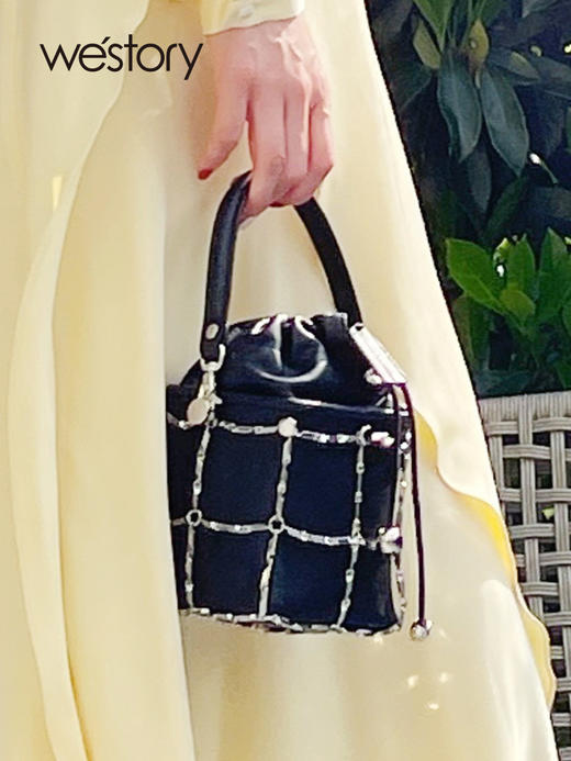 westory2022新款单肩斜挎黑色气质水桶立体包W32BA6142101W 商品图1