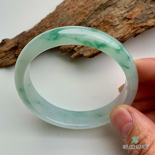 派瑞翡翠 翡翠手镯 糯冰种 飘绿花 商品图0