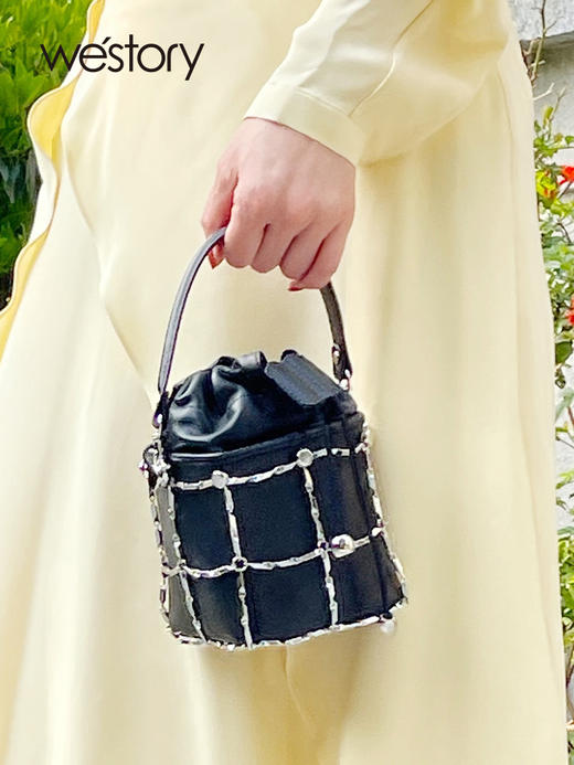 westory2022新款单肩斜挎黑色气质水桶立体包W32BA6142101W 商品图2