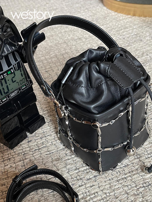 westory2022新款单肩斜挎黑色气质水桶立体包W32BA6142101W 商品图4