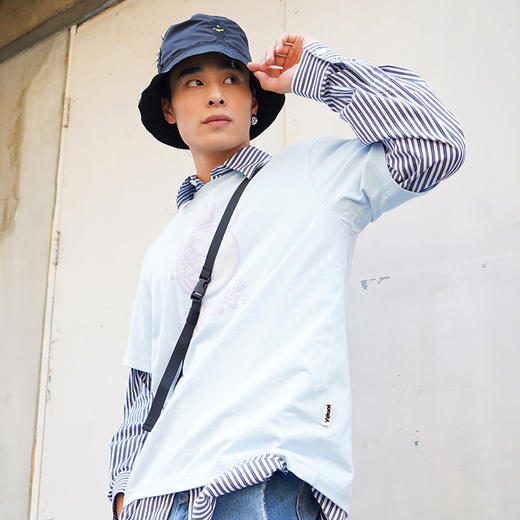 Mishka大眼球潮牌2022春夏新品 KA爷涂鸦熊印花圆领短袖T恤男女M21100017M  商品图2