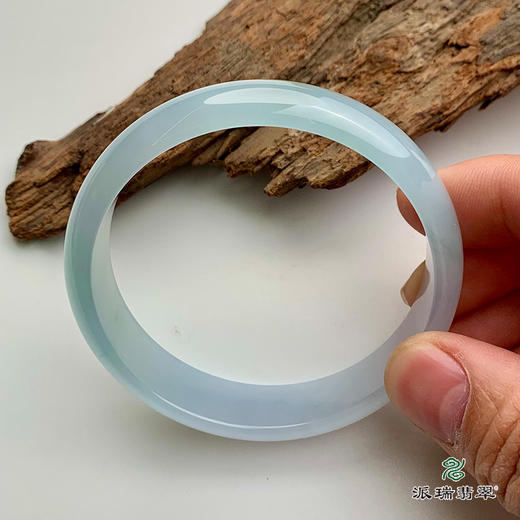 派瑞翡翠 翡翠手镯 糯冰种 淡绿色 商品图1