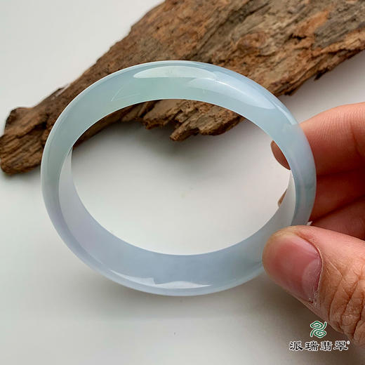派瑞翡翠 翡翠手镯 糯冰种 淡绿色 商品图2