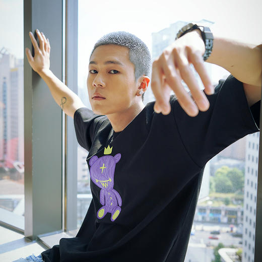 Mishka大眼球潮牌2022春夏新品 KA爷涂鸦熊圆领短袖T恤男女同款M21100083M  商品图3