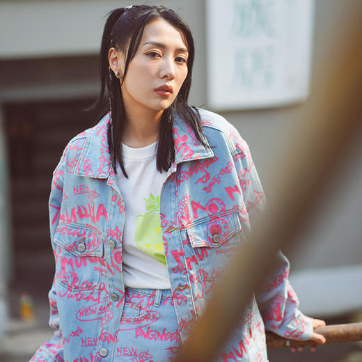 Mishka大眼球潮牌2022春夏新品 字母满印印花牛仔夹克外套男女M21100527M  商品图2