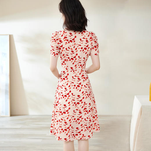 米思阳2025年新款法式温柔风V领印花泡泡袖炸街超仙的碎花连衣裙1050 商品图3