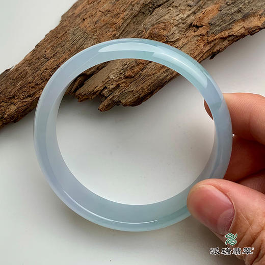 派瑞翡翠 翡翠手镯 糯冰种 淡绿色 商品图4