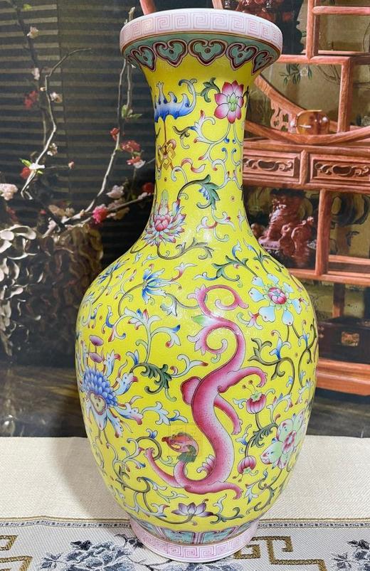 黄釉扒花夔龙缠枝花卉纹直腹瓶 商品图0