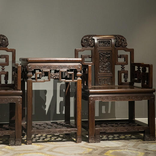 清 红木攒接拐子靠背狮纹带脚踏扶手椅成堂（四椅两几） 商品图2