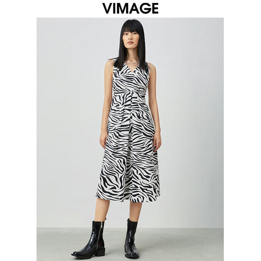 VIMAGE纬漫纪夏季新款V领收腰显瘦A摆复古斑马印花无袖连衣裙V1307920 商品图0