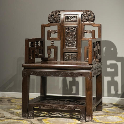 清 红木攒接拐子靠背狮纹带脚踏扶手椅成堂（四椅两几） 商品图4