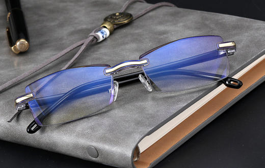 U-CLass优卡诗钻石切边智能变焦老花镜照明款*2个，U-CLass优卡诗钻石切边智能变焦老花镜*2个 商品图0