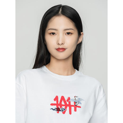 Lee宫廷文化“一品云鹤”潮服22春夏新品舒适女短袖T恤LWT0025113RT00FK14000 商品图2