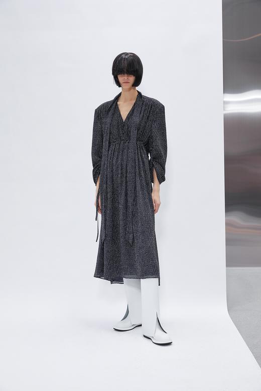 飘带领垫肩连衣裙 商品图0