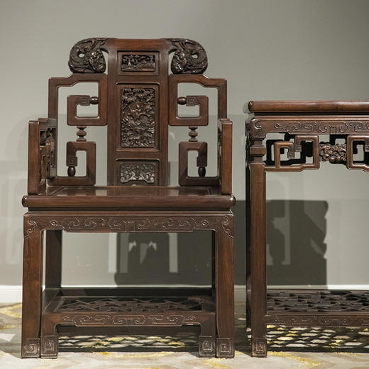 清 红木攒接拐子靠背狮纹带脚踏扶手椅成堂（四椅两几） 商品图0