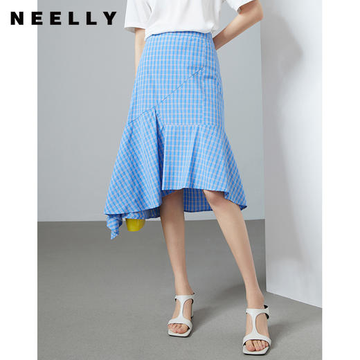 NEELLY纳俪商场同款蓝色格纹高腰半身裙女不规则裙摆鱼尾包臀裙N22044E04423 商品图3