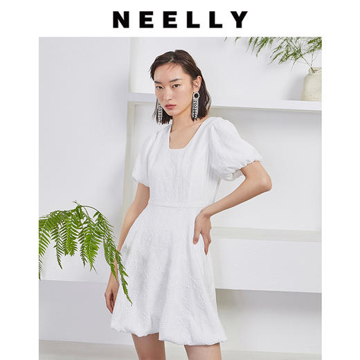 NEELLY纳俪商场同款甜美纯色V领提花暗纹灯笼袖A字收腰大摆连衣裙N22044Y04554 商品图0