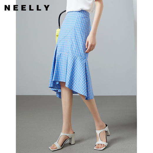 NEELLY纳俪商场同款蓝色格纹高腰半身裙女不规则裙摆鱼尾包臀裙N22044E04423 商品图1