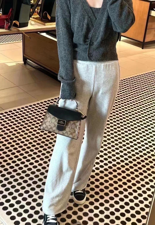 超级好看！💰1350✈️Coach 新款Pepper沙漏包 高级感扑面而来 商品图3