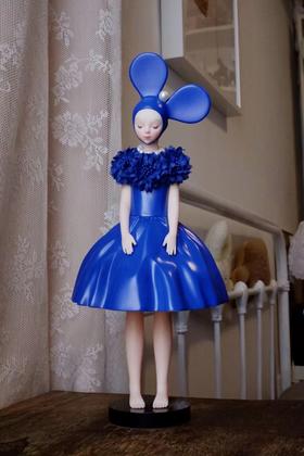 克莱因蓝-然女孩-郭玲