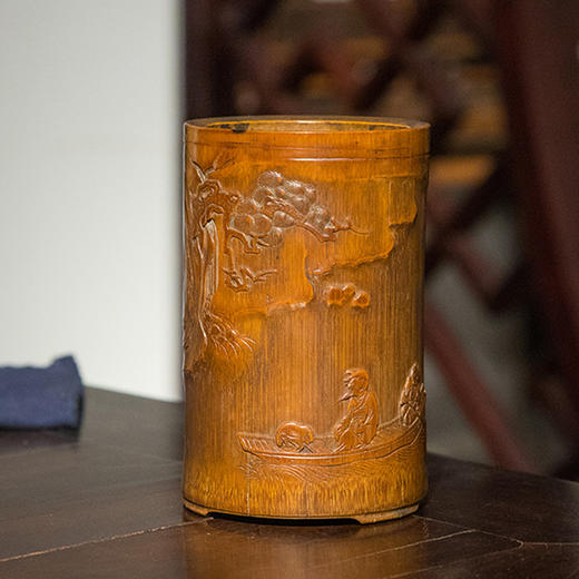 清 竹雕泛舟图人物笔筒 商品图0