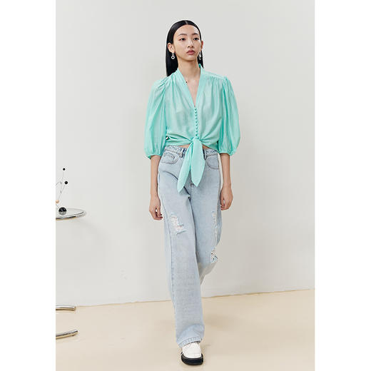 NEELLY纳俪商场同款气质立领白色衬衫女泡泡袖轻薄上衣系带下摆N22041B01007 商品图4