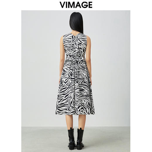 VIMAGE纬漫纪夏季新款V领收腰显瘦A摆复古斑马印花无袖连衣裙V1307920 商品图3