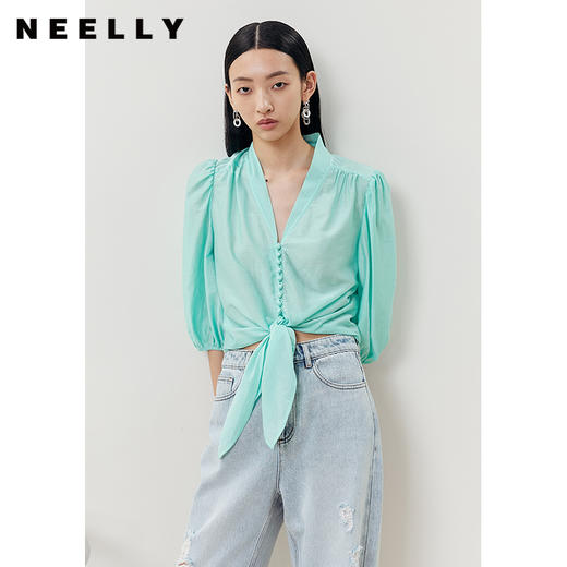 NEELLY纳俪商场同款气质立领白色衬衫女泡泡袖轻薄上衣系带下摆N22041B01007 商品图3