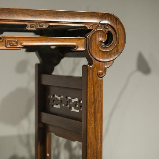 清 红木拐子纹书卷式平头案 商品图3