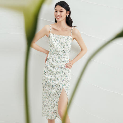 EITIE爱特爱夏新款气质显瘦修身时尚性感碎花开叉吊带连衣裙B2207972 商品图4