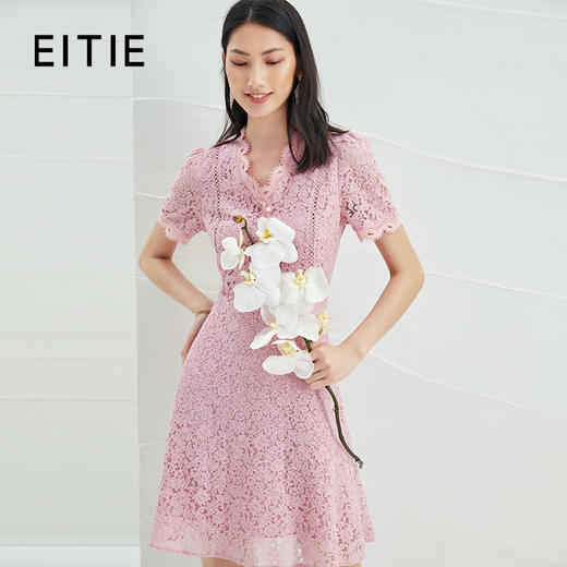 EITIE爱特爱夏季新款时尚气质优雅通勤v领收腰a字蕾丝连衣裙B2207952 商品图0
