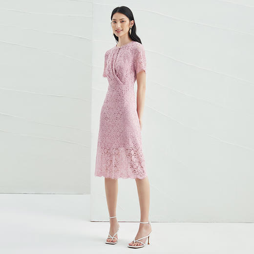 EITIE爱特爱夏季新款收腰a字镂空优雅通勤气质圆领蕾丝连衣裙B2207950 商品图3