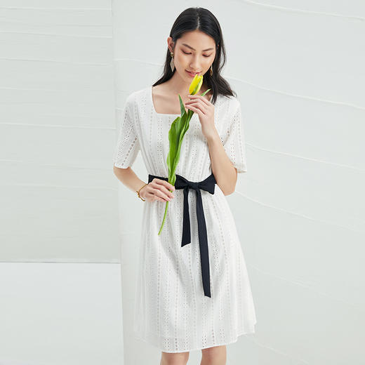 EITIE爱特爱夏季新款舒适白色镂空显瘦宽松直筒纯棉连衣裙B2207948 商品图2