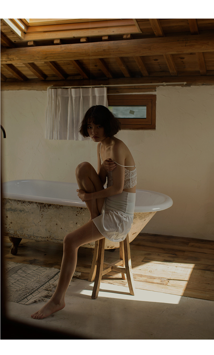 帮手描述图：靴下物小胸法式无钢圈吊带内衣一体少女超薄bral