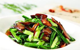 大蒜炒自制酱肉