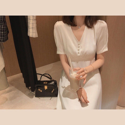 【金蘑菇菇 兰桂坊】简约黑标线三醋酸通勤约会温柔风连衣裙 商品图4