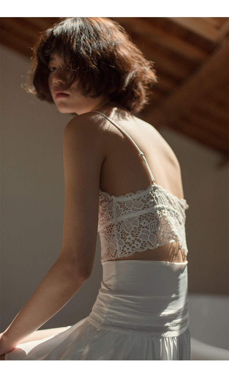 帮手描述图：靴下物小胸法式无钢圈吊带内衣一体少女超薄bral