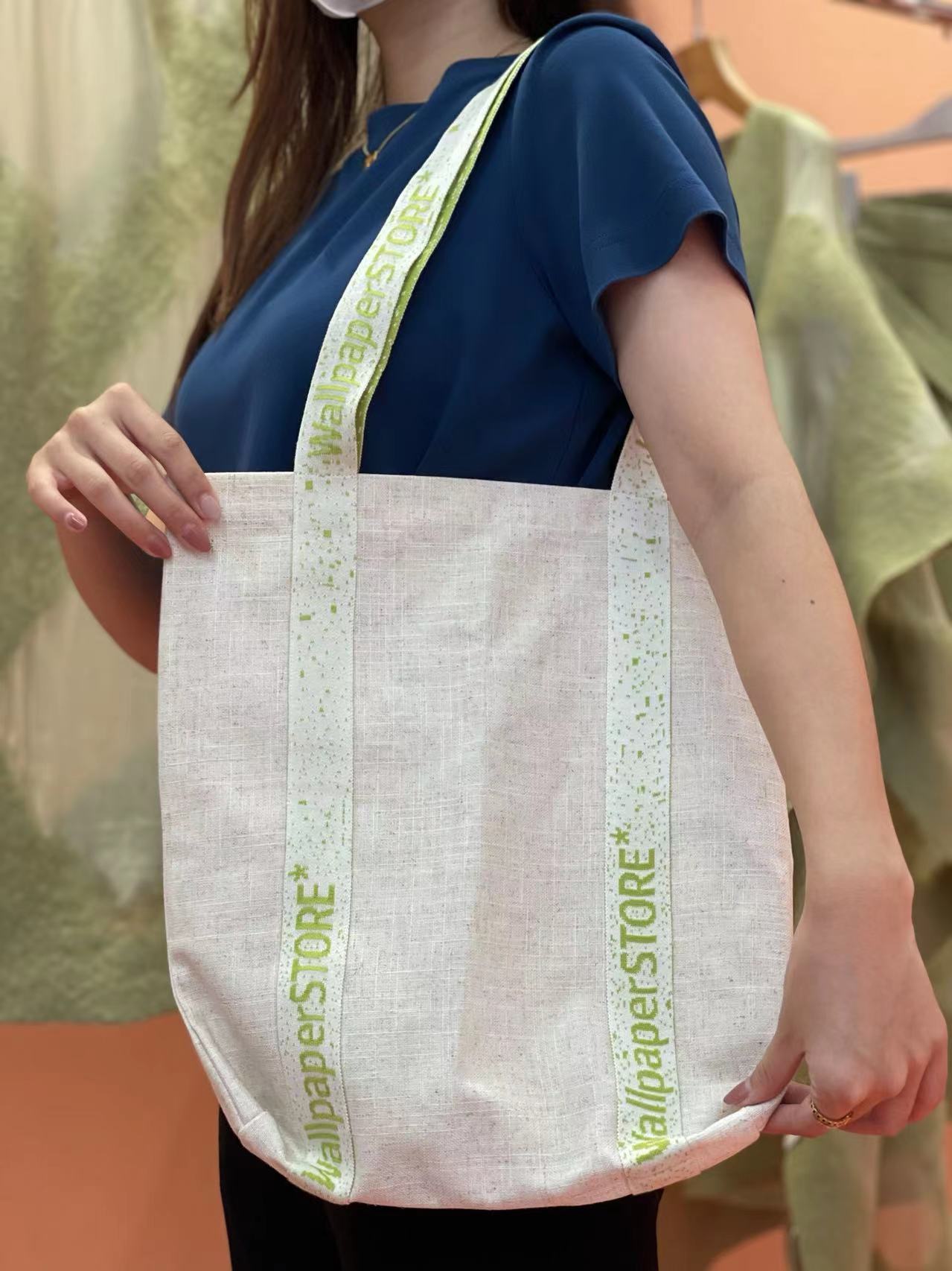 亚麻布包 包身：100%亚麻  肩带：100%棉  尺寸: 45*47cm SJF93P879B