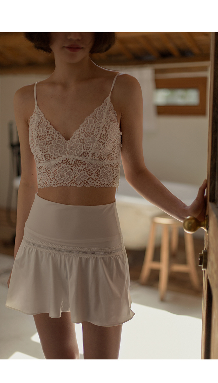 帮手描述图：靴下物小胸法式无钢圈吊带内衣一体少女超薄bral