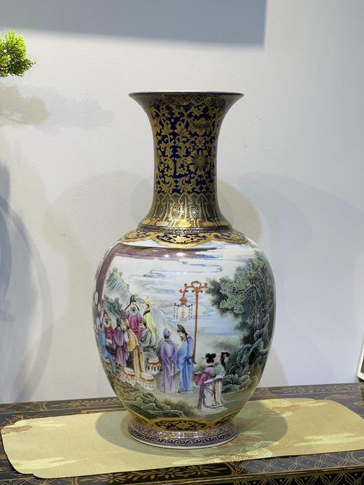 景德镇传统陶瓷研究所：霁蓝描金人物李白夜宴图赏瓶 商品图0