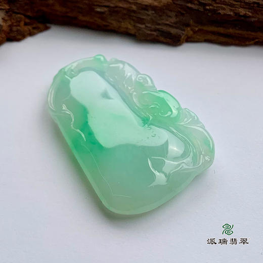 派瑞翡翠 翡翠挂件 糯冰种 绿色 商品图0