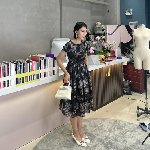 孤品-“西西里的美丽传说”6180573C颈袖添香季新款时尚气质显瘦印花长裙中长款女士真丝连衣裙J6180573C不退可换 商品图7