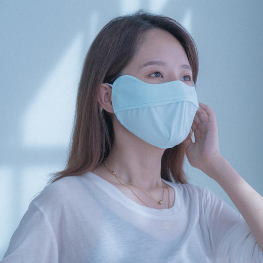 【买2送1！MrsUla冰丝护眼周防晒口罩】有效阻隔紫外线95%，专业级防护UPF50+，柔软轻薄不闷痘，轻薄隔热，冰凉降温 商品图3