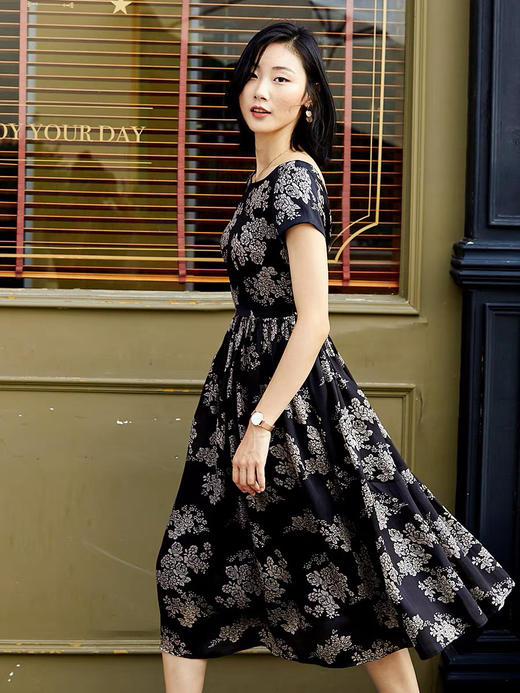 孤品-“西西里的美丽传说”6180573C颈袖添香季新款时尚气质显瘦印花长裙中长款女士真丝连衣裙J6180573C不退可换 商品图2